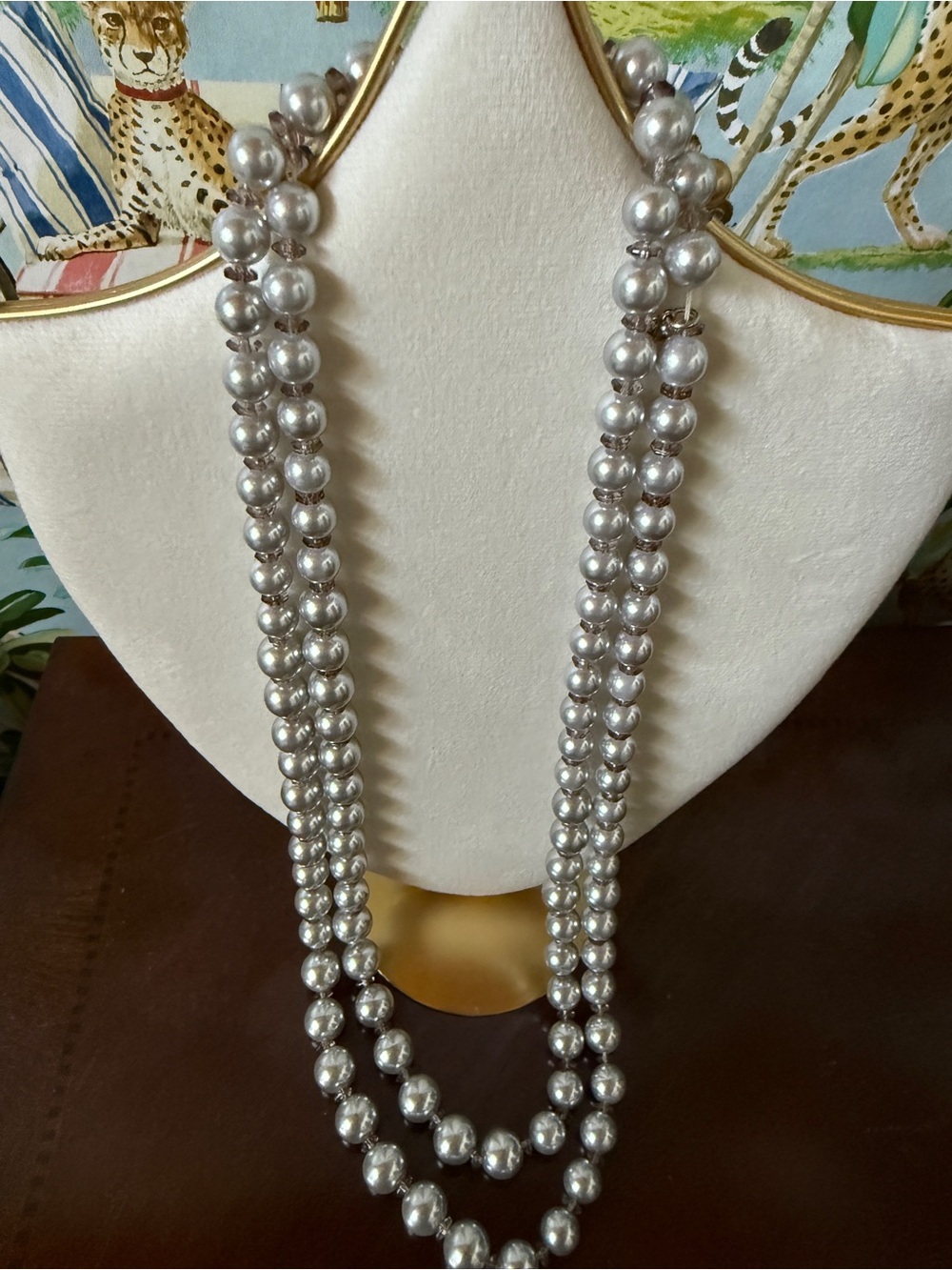 29” Black/Grey Faux Pearls w amethyst
Bits in between each pearl.various mm size